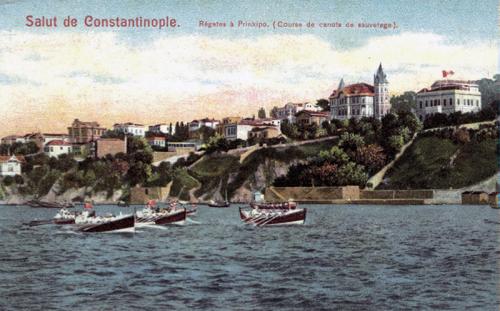 Büyükada regatta’larını gösteren kartpostal.